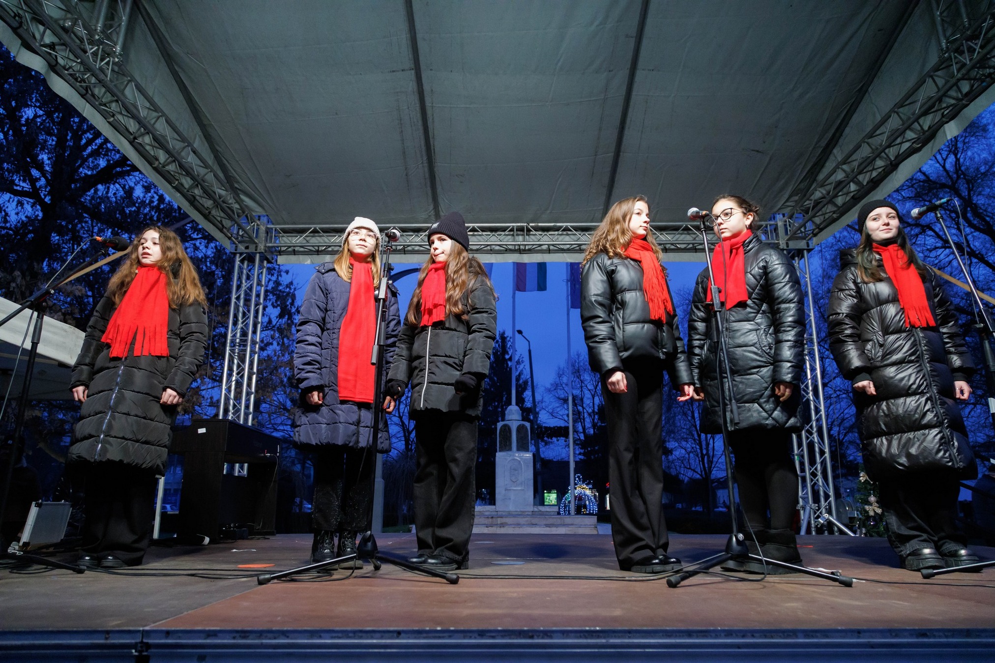 Élménysulis diákok a városi karácsonyi ünnepségen - LMA Nyírbátor