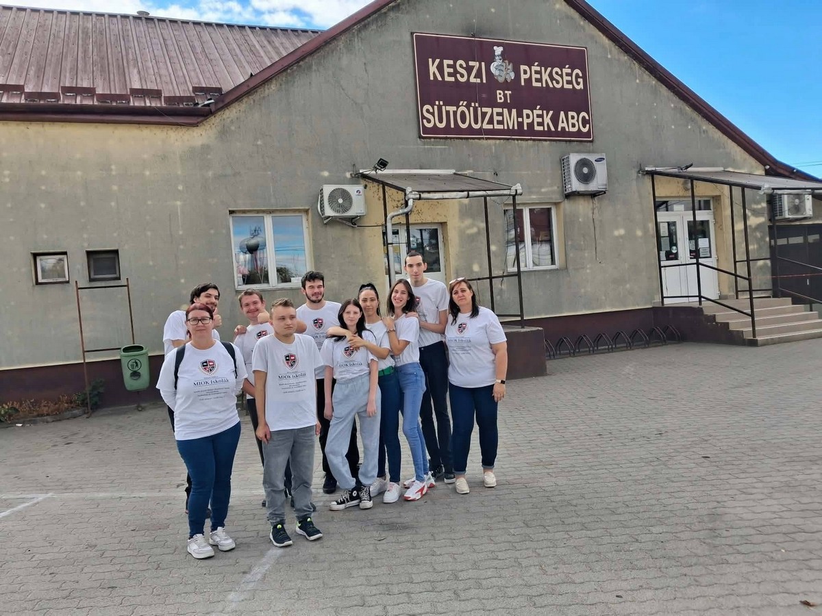 Kenyérgyári látogatáson tanulóink -  MIOK József Nádor Iskola