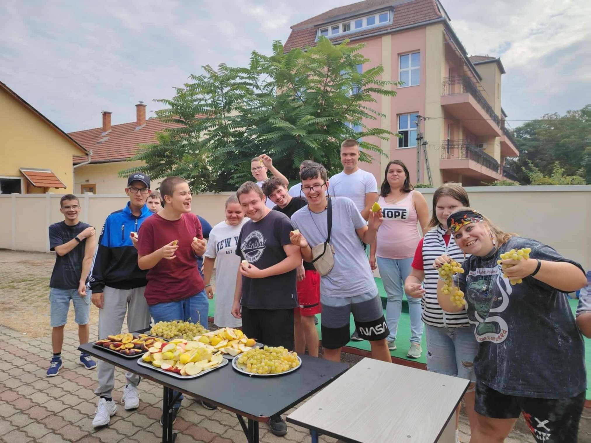 MIOK gyümölcs és sportnap - MIOK József Nádor Iskola