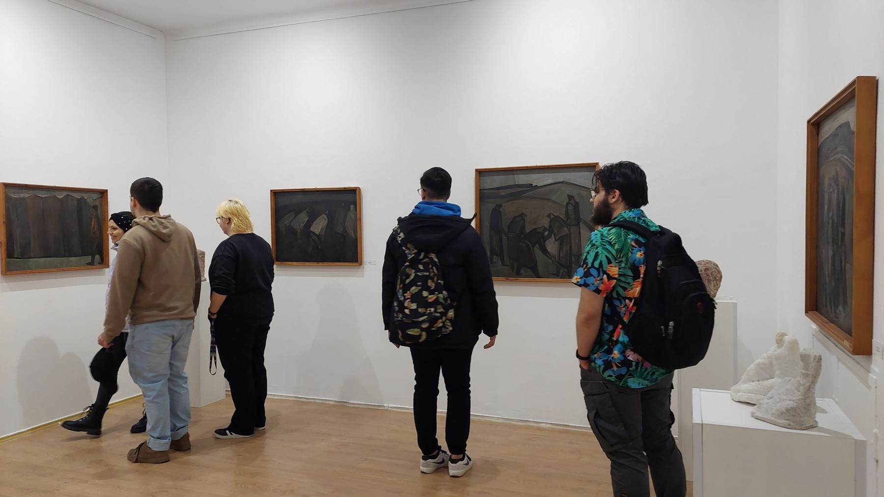 A 13.M és 14. M osztályos tanulóink a "Dimenziók” című kiállítását tekintették meg - LMA Nyíregyháza