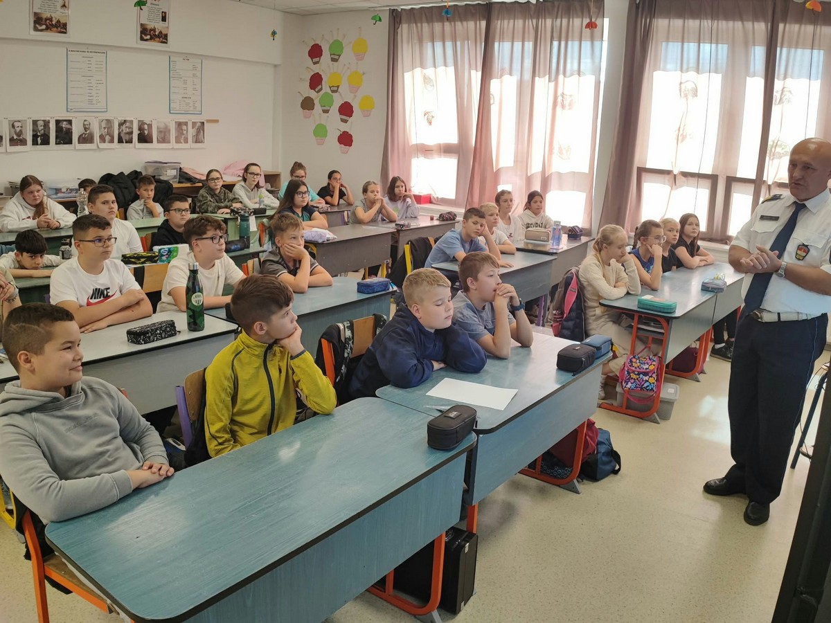 Közlekedésbiztonsági előadás - LMA Nyírbátor