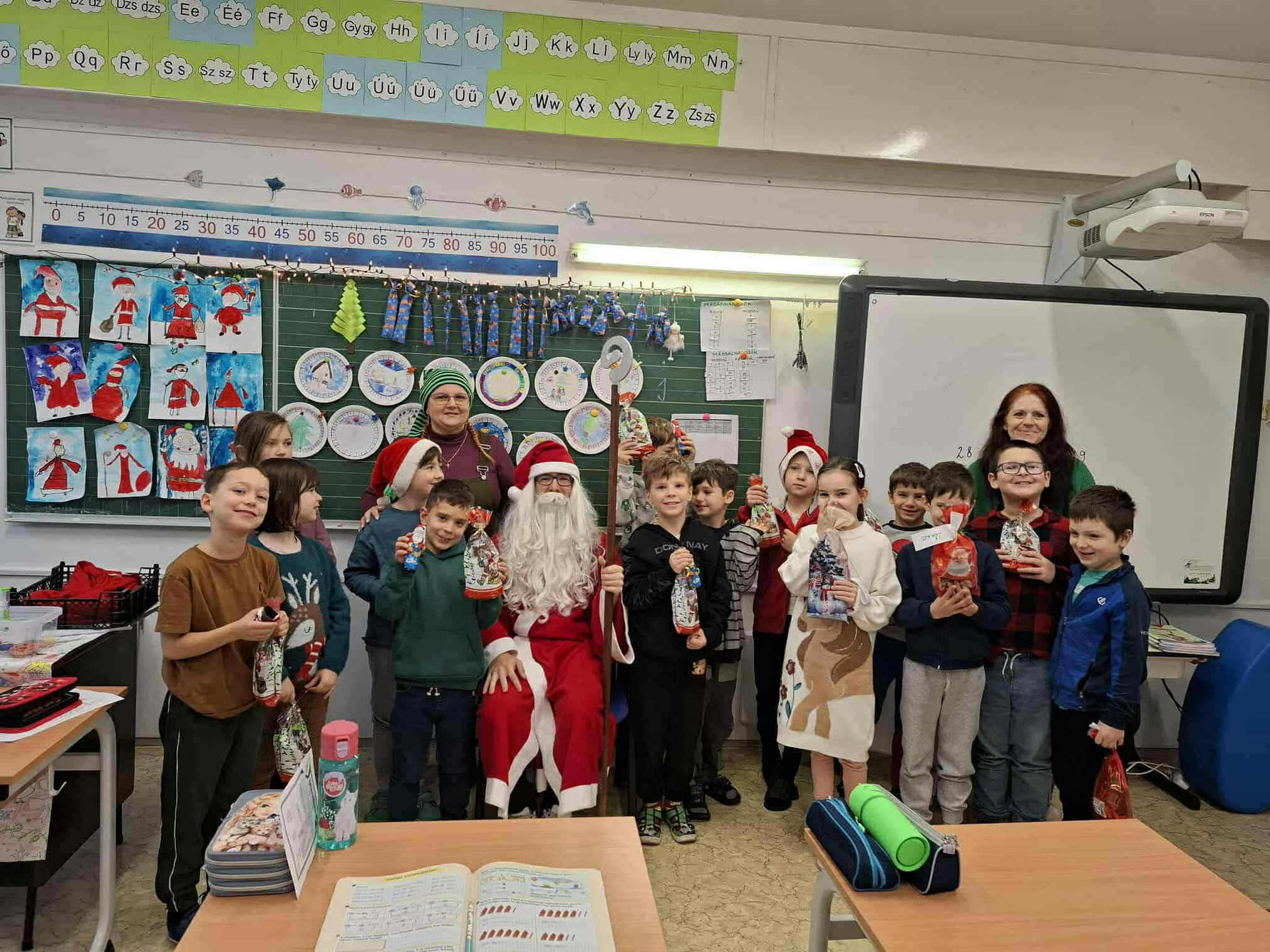 Iskolánkba látogatott a Mikulás - LMA Szeged