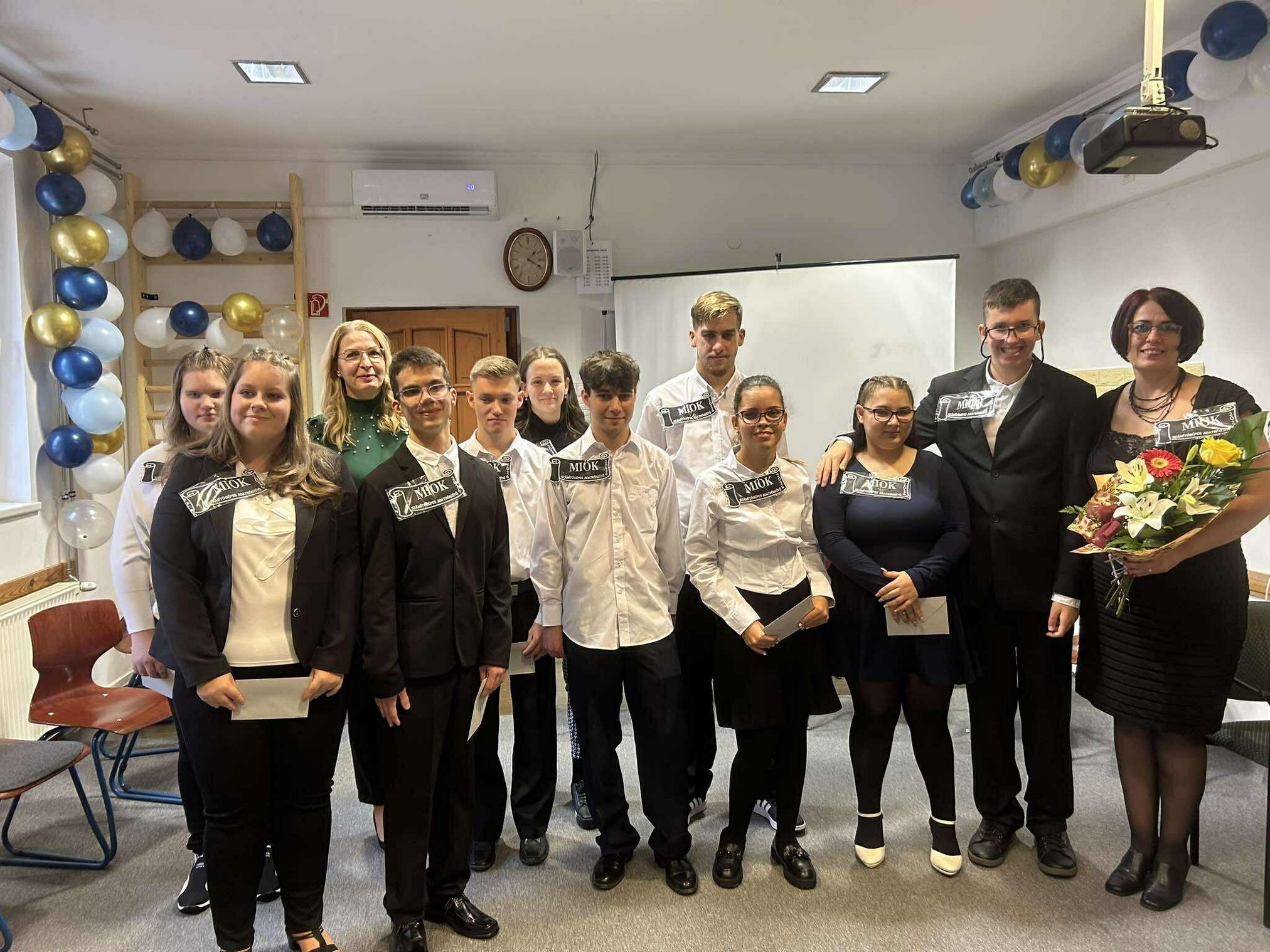 Szalagtűző ünnepség iskolánkban - MIOK József Nádor Iskola