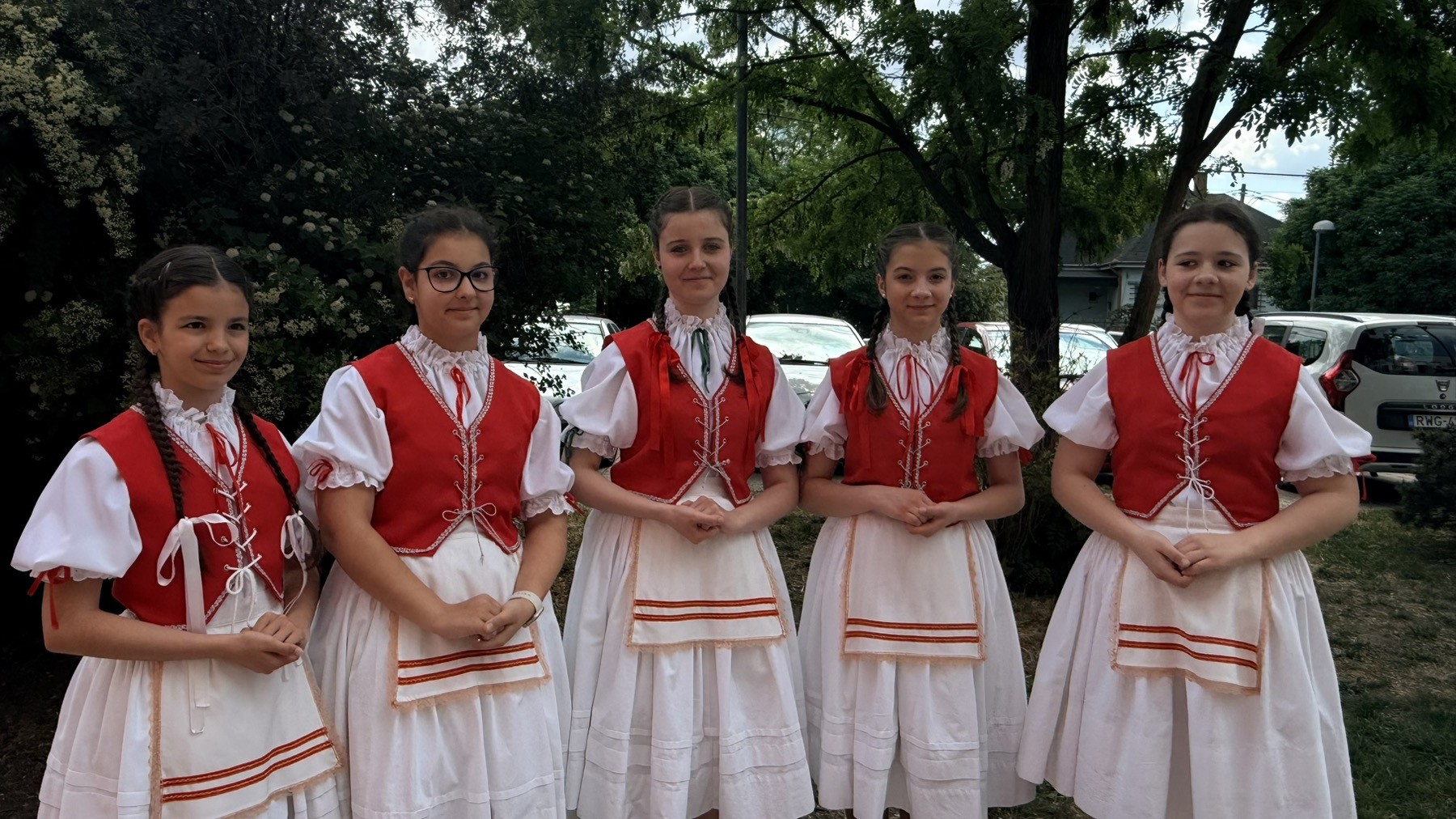 Élménysulis diákok a „Tiszán innen, Dunán túl” Országos Népdaléneklési Minősítő Verseny döntőjén