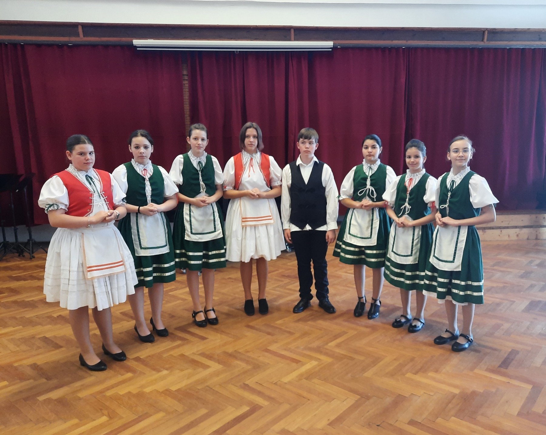 „Tiszán innen, Dunán túl” Népdaléneklési Verseny - LMA Nyírbátor